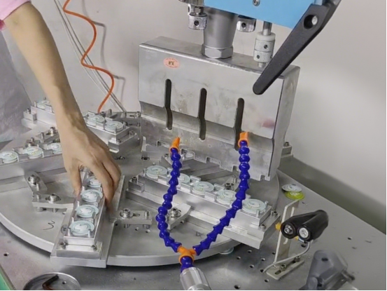 防蚊貼生產(chǎn)遇瓶頸？90%同行靠這臺(tái)設(shè)備實(shí)現(xiàn)效率×3、良品率飆升！